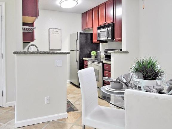 5th image of 1115 Yarwood Ct