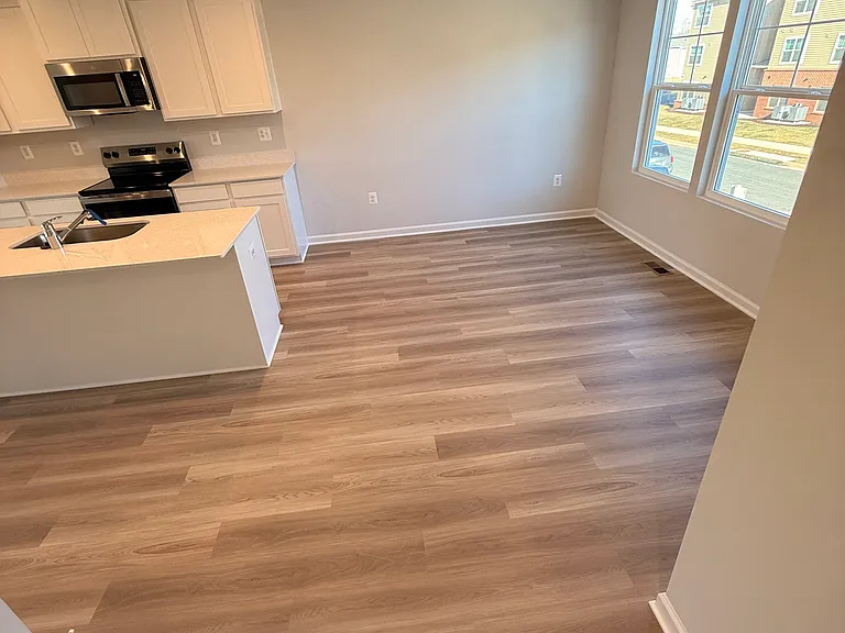 121 Oldfield Dr — Photo 22