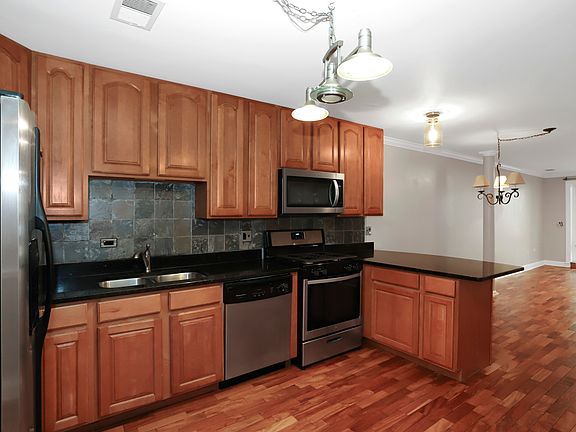 5th image of 1514 W Pratt Blvd APT 1A