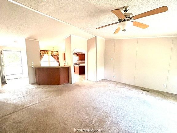 4th image of 406-404 E Lois Ln