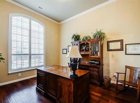 3rd image of 7618 Meadowknoll Dr