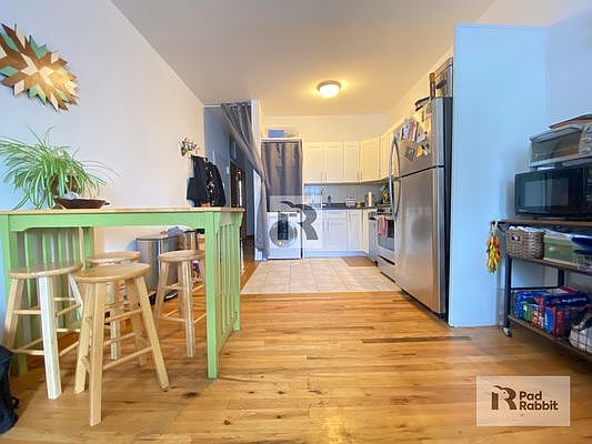 3rd image of 742 Franklin Ave APT 3