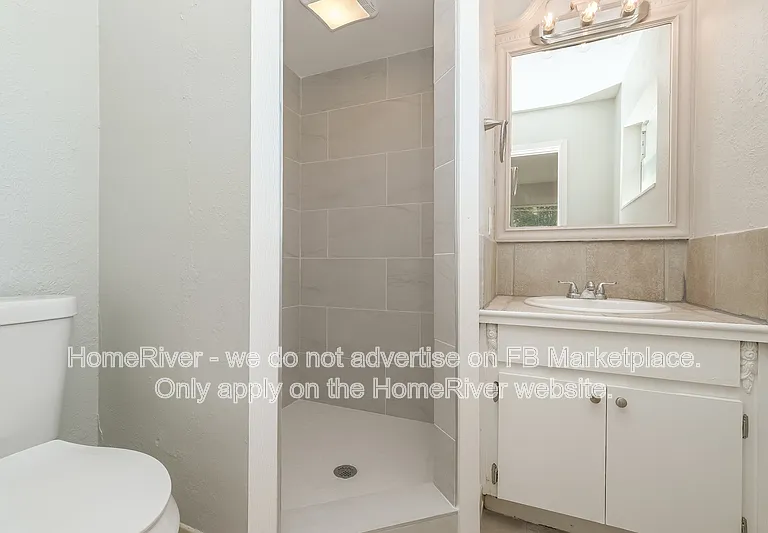 1628 Arizona Ave NE — Photo 7