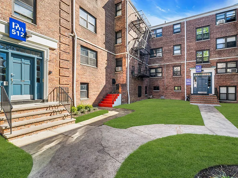 Palisades Manor Apartments — Photo 22