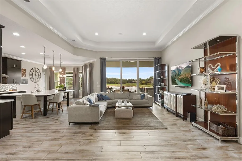 4 bed, 6.5 bath, 3832 sqft, $7,500 — Photo 3