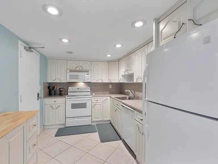 10777 W Sample Rd #918 — Photo 21