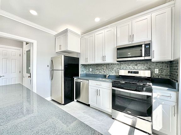 4th image of 43-40 41st St #2R