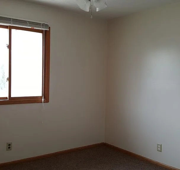 5321 S 80th St — Photo 10