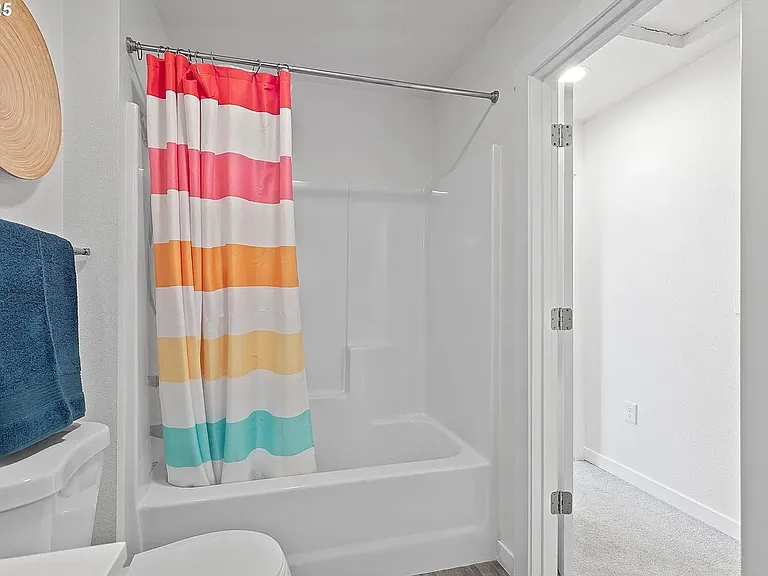 570 NE 55th Ave — Photo 20