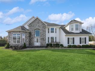 4 Clayton Ct, Shoreham, NY 11786