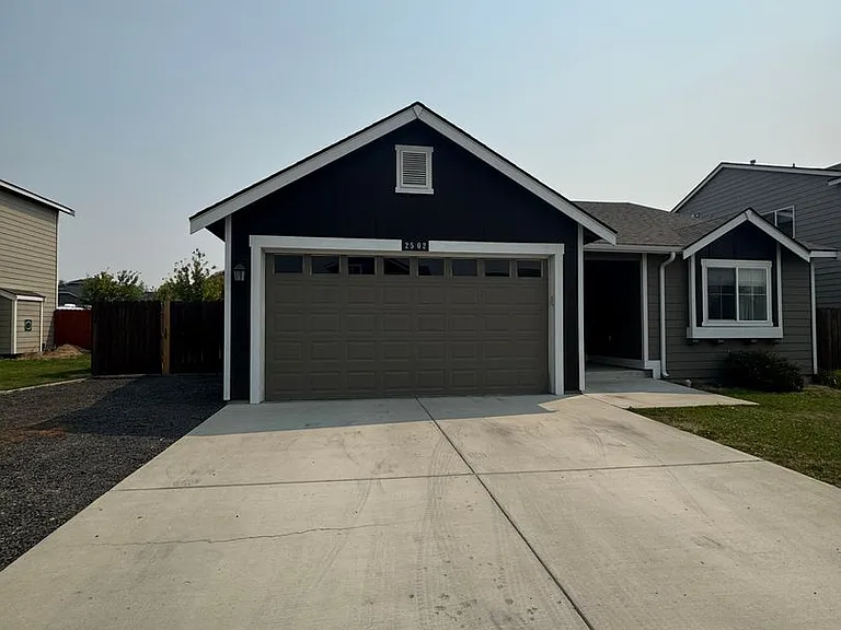 2502 N McIntosh St — Photo 2