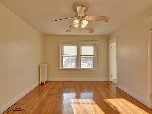 5th image of 32 Greenwood Ave APT 8