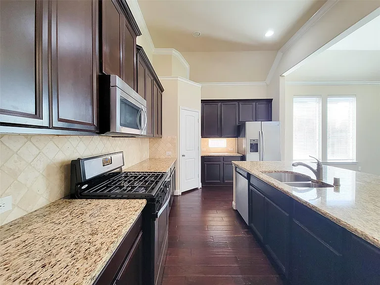 4102 Astoria Manor Ln — Photo 12