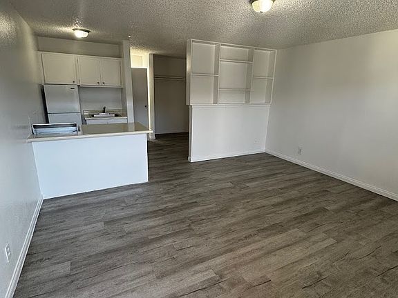 3rd image of 1652 E Twain Ave