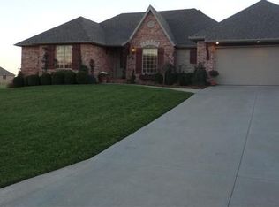 5032 E Hedgerow Dr, Springfield, MO 65802
