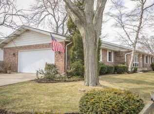 901 Sunset Ter, Waukegan, IL 60087