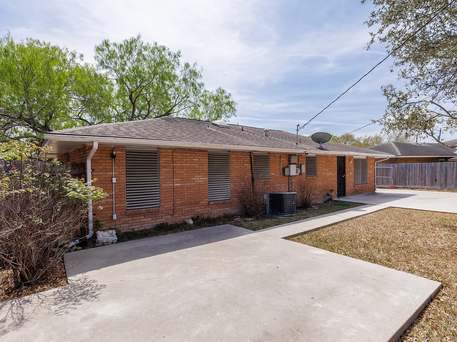 1137 Bradshaw Drive - 1 — Photo 3