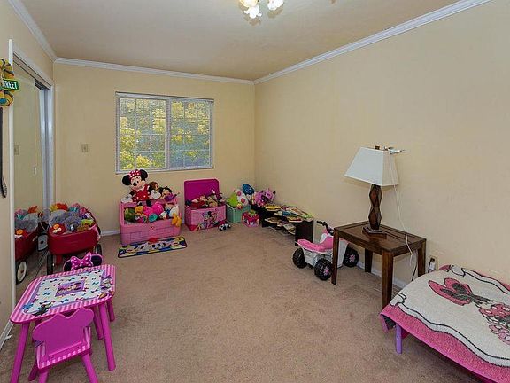 2nd image of 3042 Crescent Way