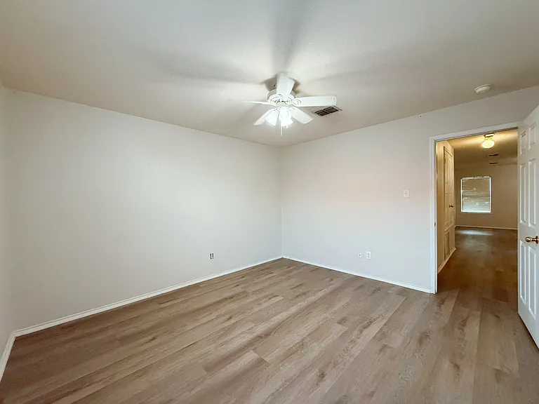 1916 Silver Leaf Dr — Photo 38