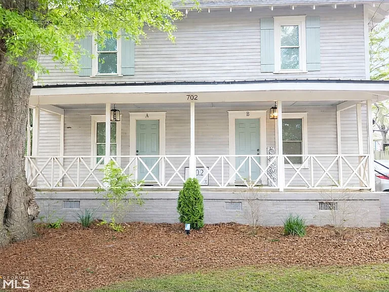 702 Radford St — Photo 1