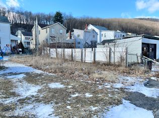 502 N Railroad St, Tamaqua, PA 18252