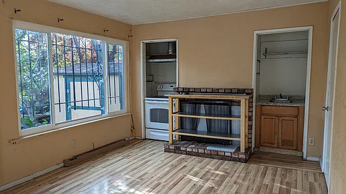 9319 D St Photo 1