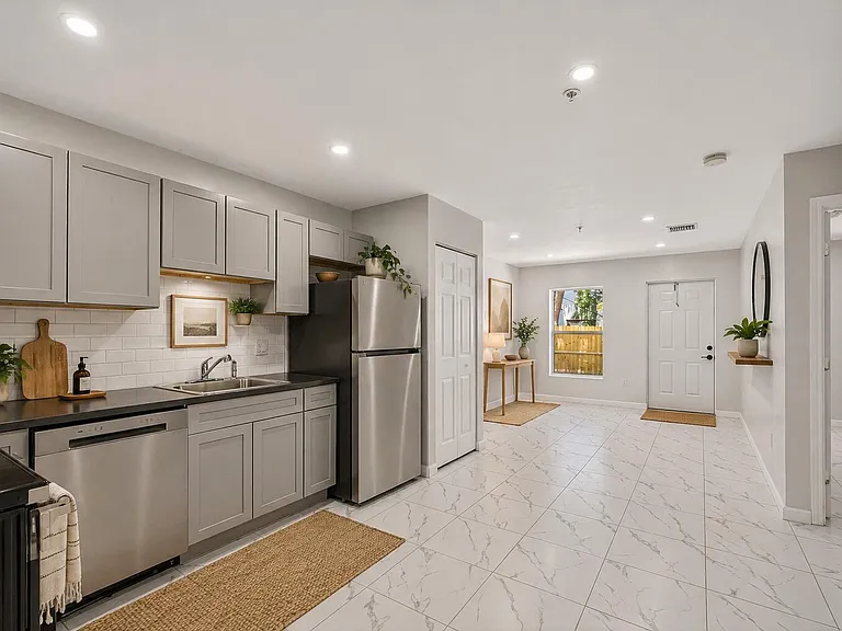 3255 Avenue J — Photo 1