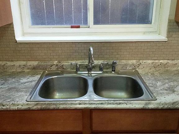 5th image of 2316 W Arthur Ave #G
