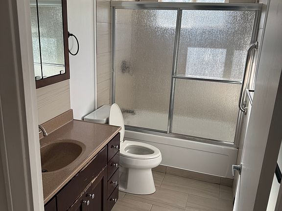 3rd image of 452 Herrick Ave