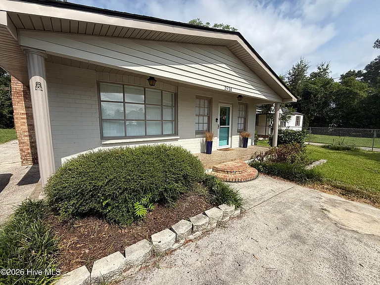 2514 Elderberry Dr — Photo 2