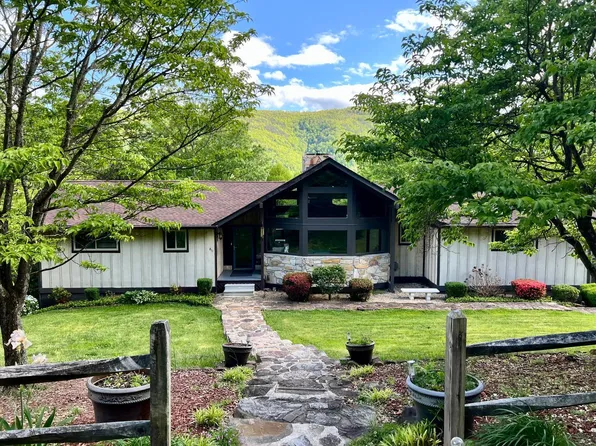 811 Heatherton Dr, Covington, VA 24426