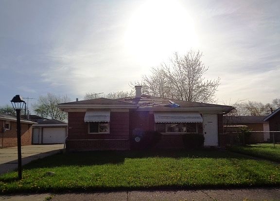 2nd image of 1385 Balmoral Ave