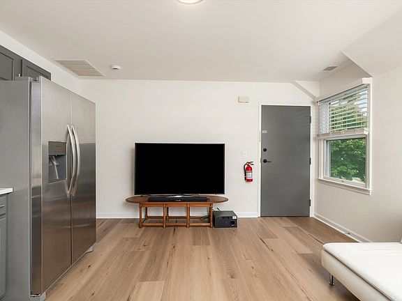 4th image of 23 Brookside Ave Suite 2