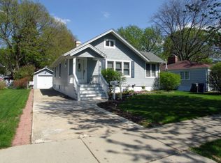 7 N Aldine Ave, Elgin, IL 60123