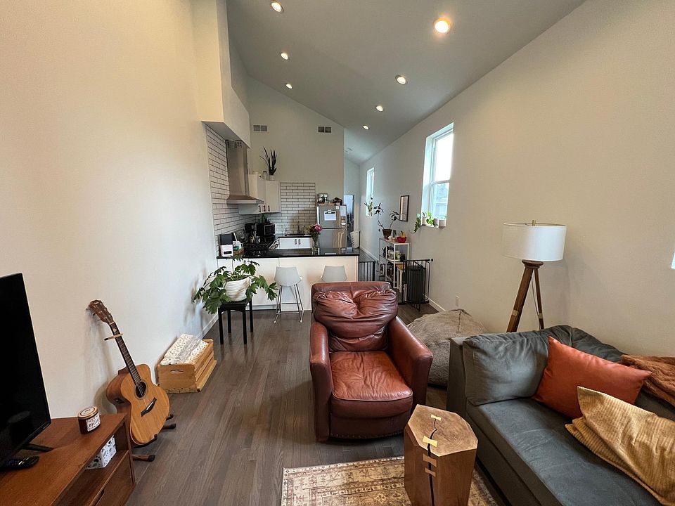1st image of 898 Franklin Ave #D