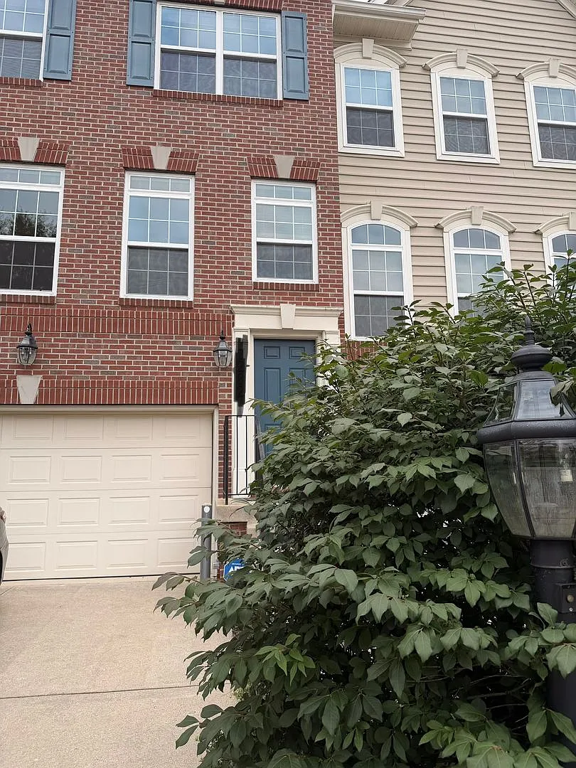 Mockingbird Cr Townhouse Available — Photo 1