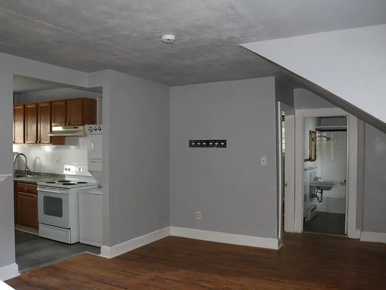 929 Stewart Ave #B — Photo 2