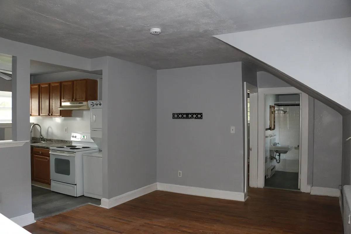 Building Photo - 929 Stewart Ave #B