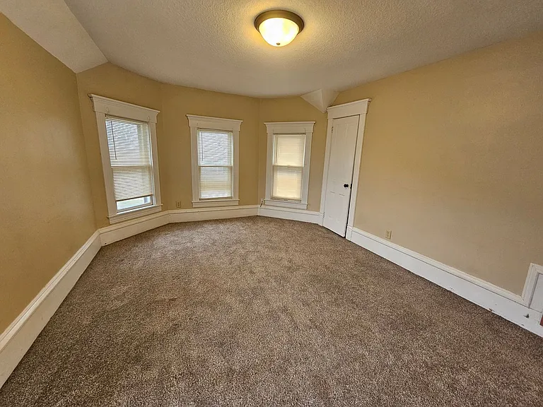 1123 W 22nd St — Photo 3