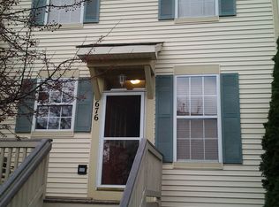 676 Littleton Trl #20-2, Elgin, IL 60120