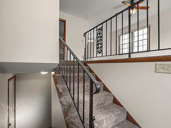 5th image of 404 Woodrow St #404