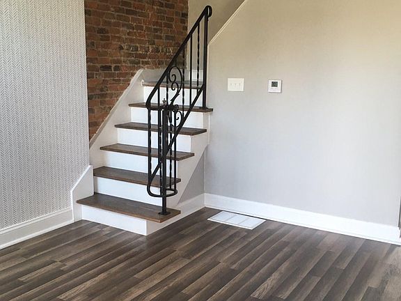 2nd image of 220 Dakota Ave