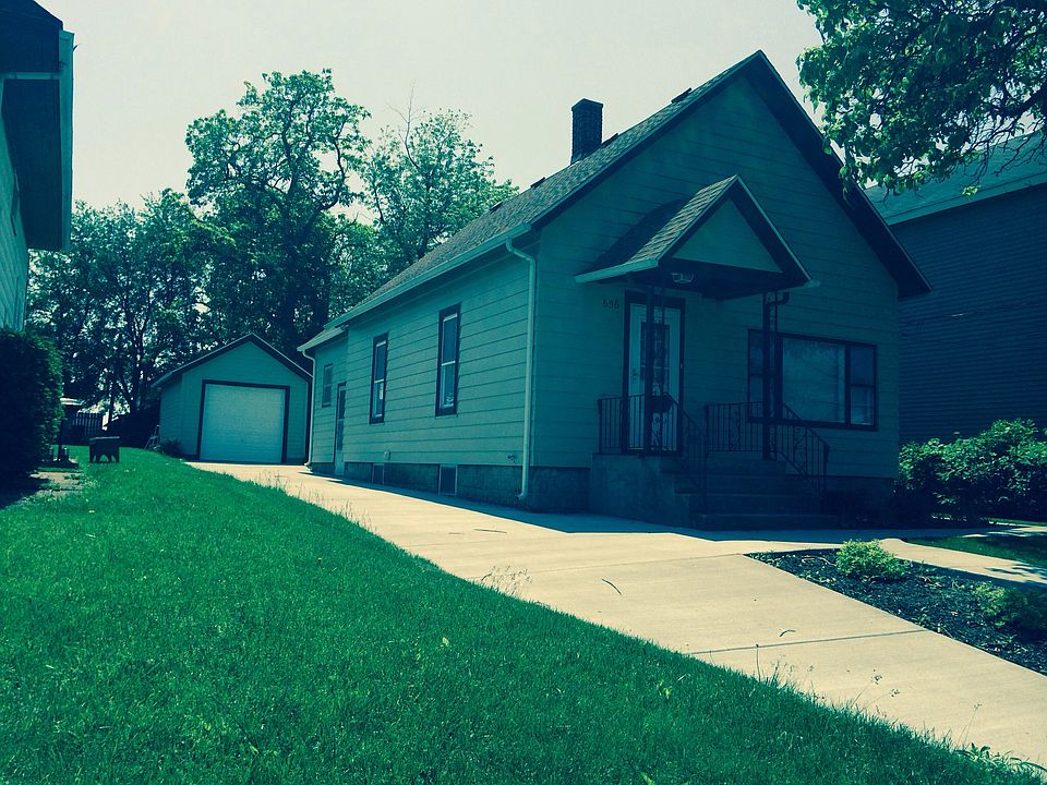 1st image of 656 Woodlawn Ave
