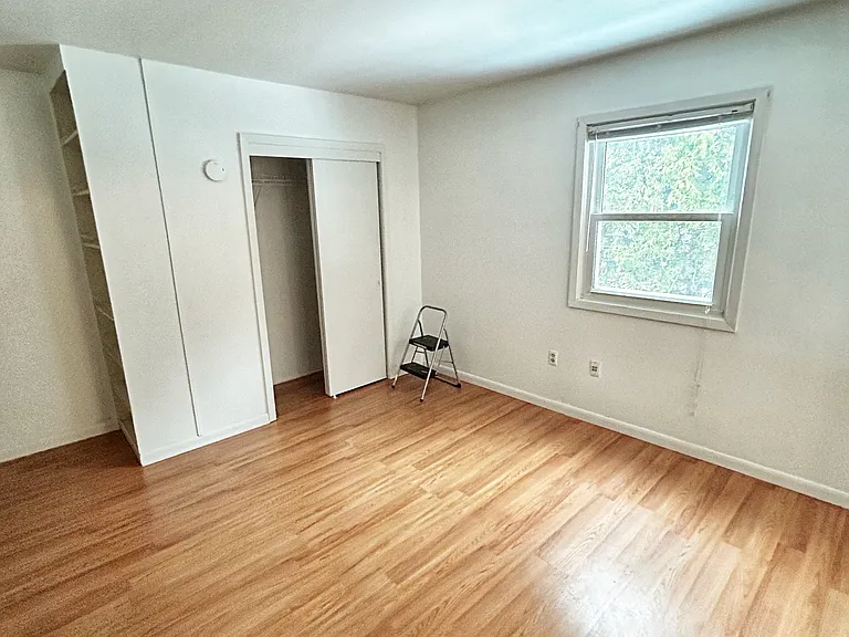 Edgewood Dr — Photo 2