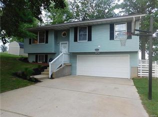 8515 Davis Ln, Godfrey, IL 62035