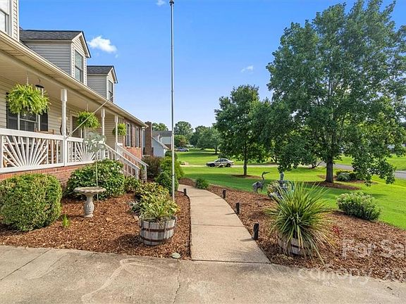 3rd image of 108 Country Meadows Ln