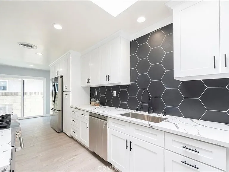 5130 Carmelynn St — Photo 14