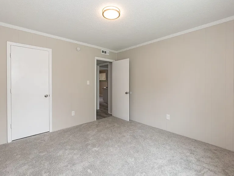 106 Warren St W — Photo 10