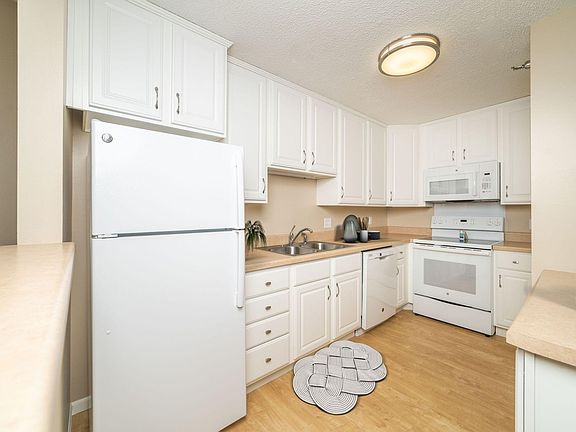 2nd image of 1224 Shakopee Ave E #303