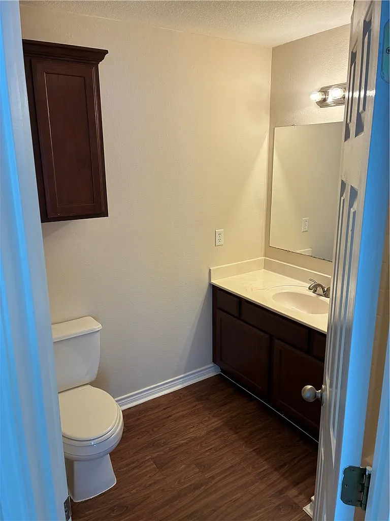 2 bed, 2.5 bath, 1332 sqft, $1,200 — Photo 3